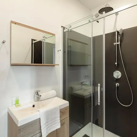 Apartmenthaus Dreier-5 By Interhome Apartamento Neukirchen am Großvenediger